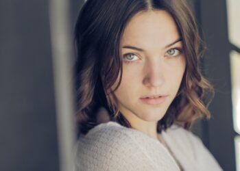 Violett Beane