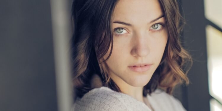 Violett Beane