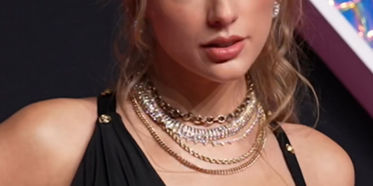 How Tall is Taylor Swift